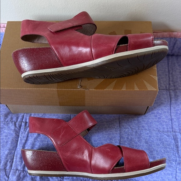 Dansko Burgundy Leather Cross-Strap Slingback Sandals - Picture 7 of 7